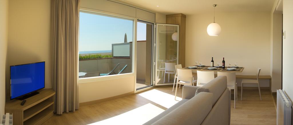 Apartamentos Voramar カステルデフェルス エクステリア 写真